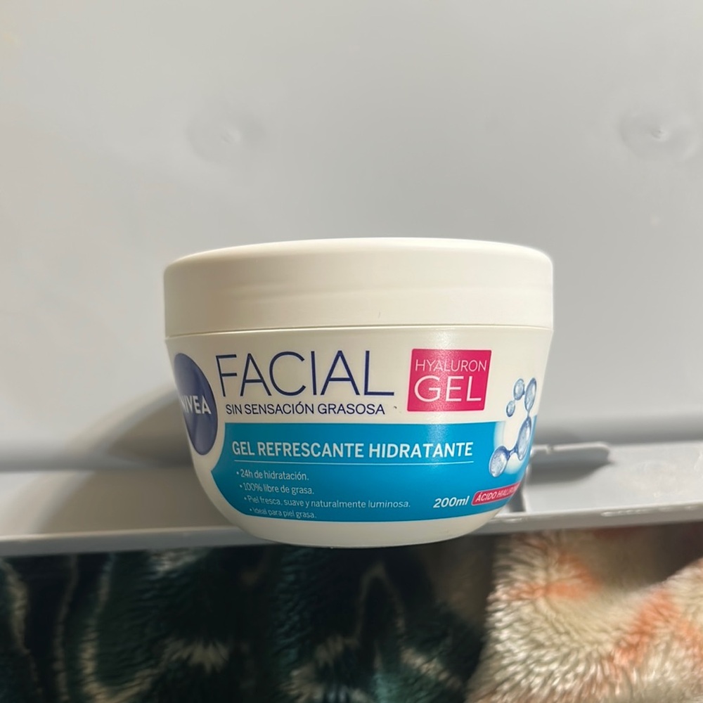 Hyaluron Gel Facial Moisturizer - White